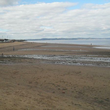 Edinburgh Beach View Apartment Extérieur photo